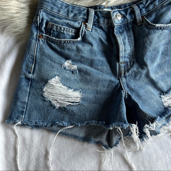 Topshop Ashley Medium Wash Distressed Moto Shorts size 2 Raw Hem EUC - Picture 4 of 6